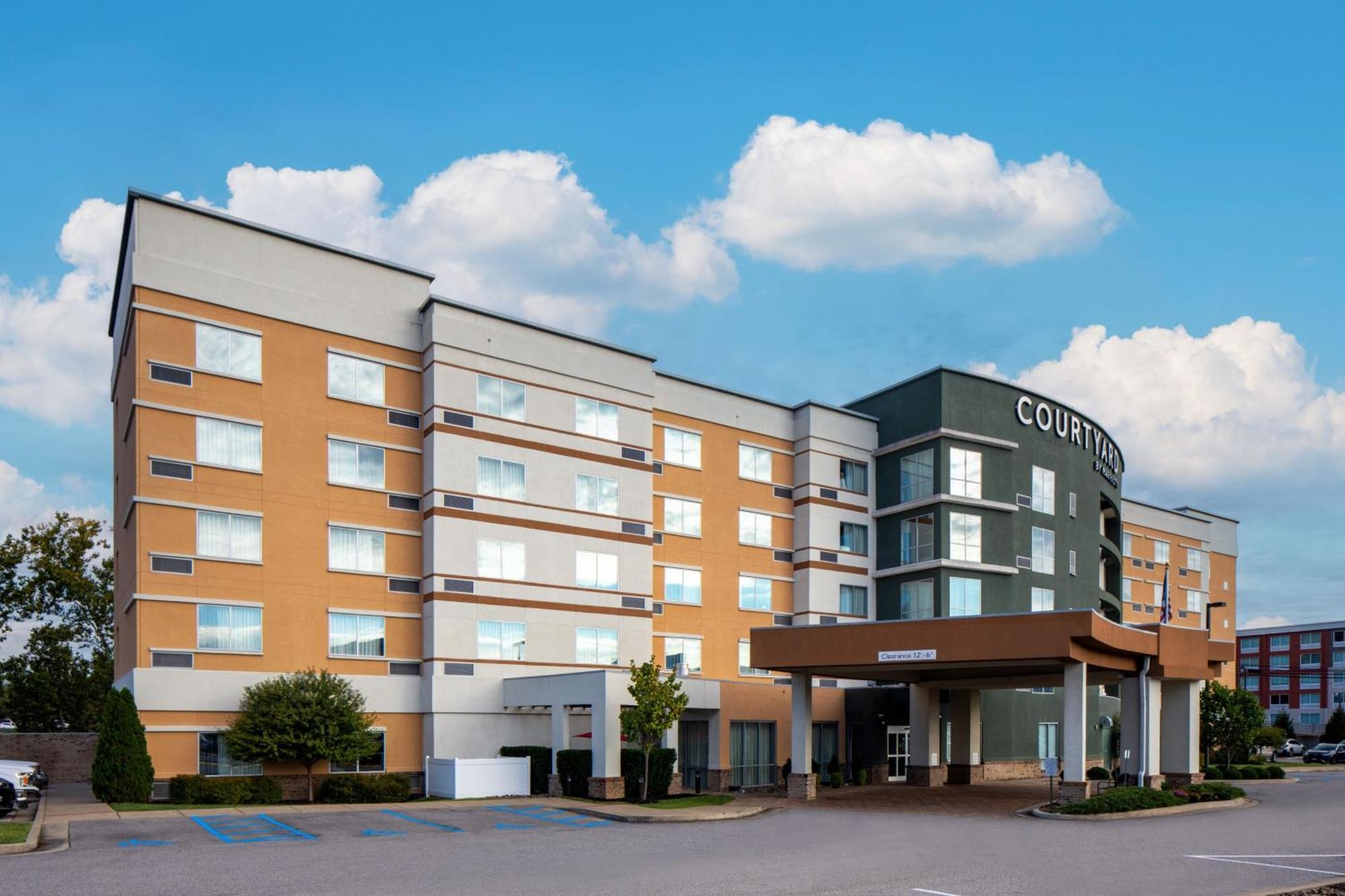 Отель Courtyard By Marriott Charleston Downtown/Civic Center Экстерьер фото
