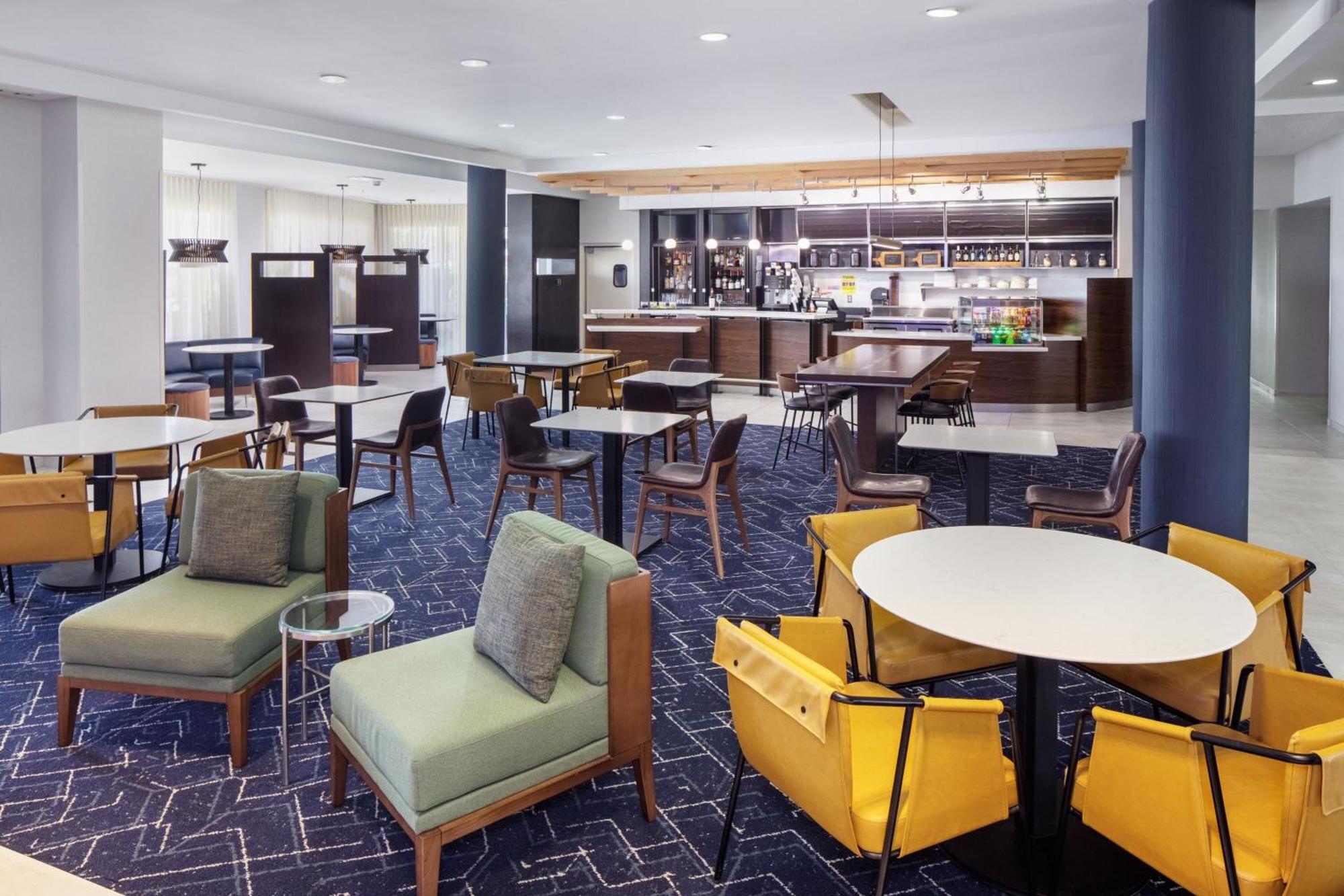 Отель Courtyard By Marriott Charleston Downtown/Civic Center Экстерьер фото