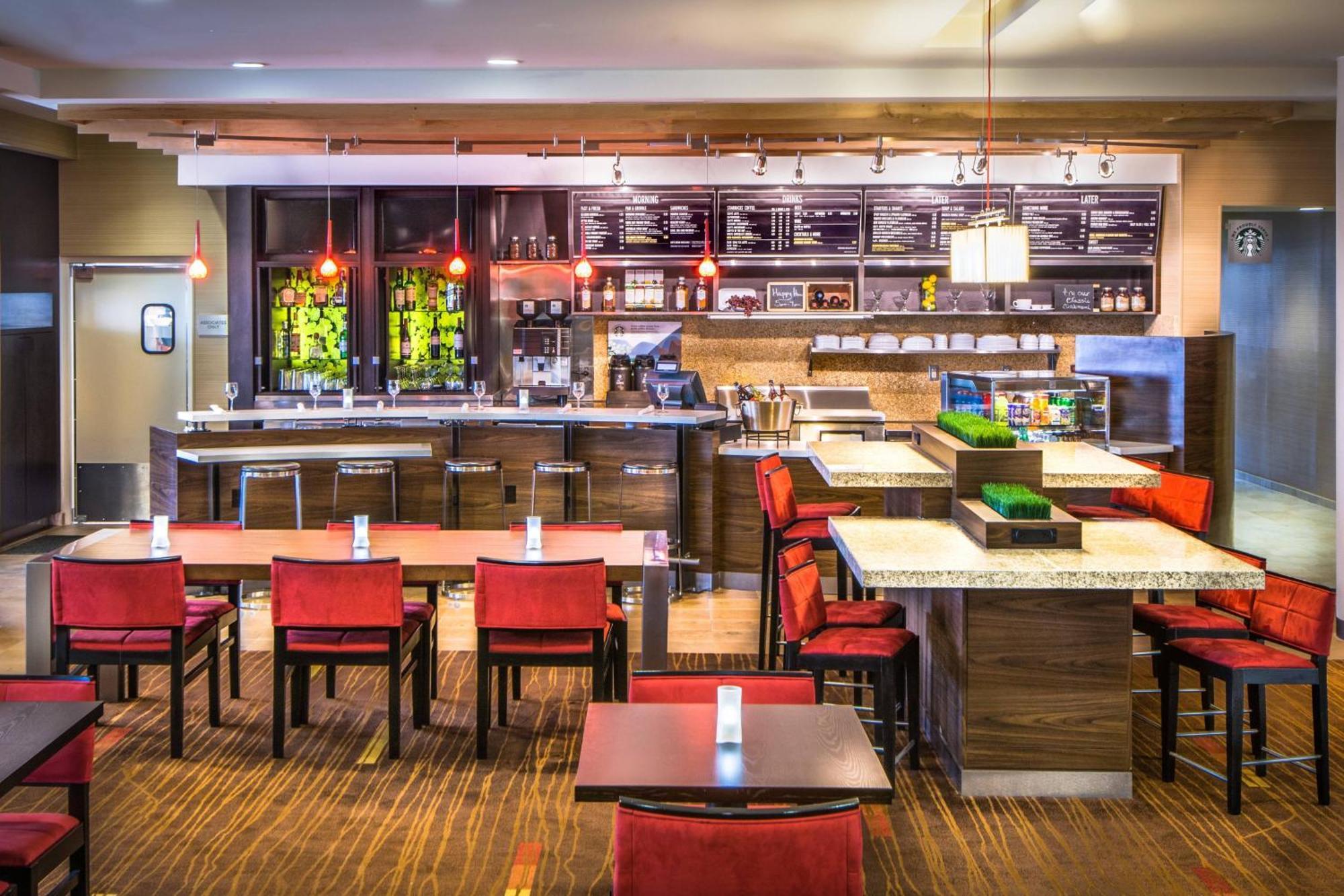 Отель Courtyard By Marriott Charleston Downtown/Civic Center Экстерьер фото