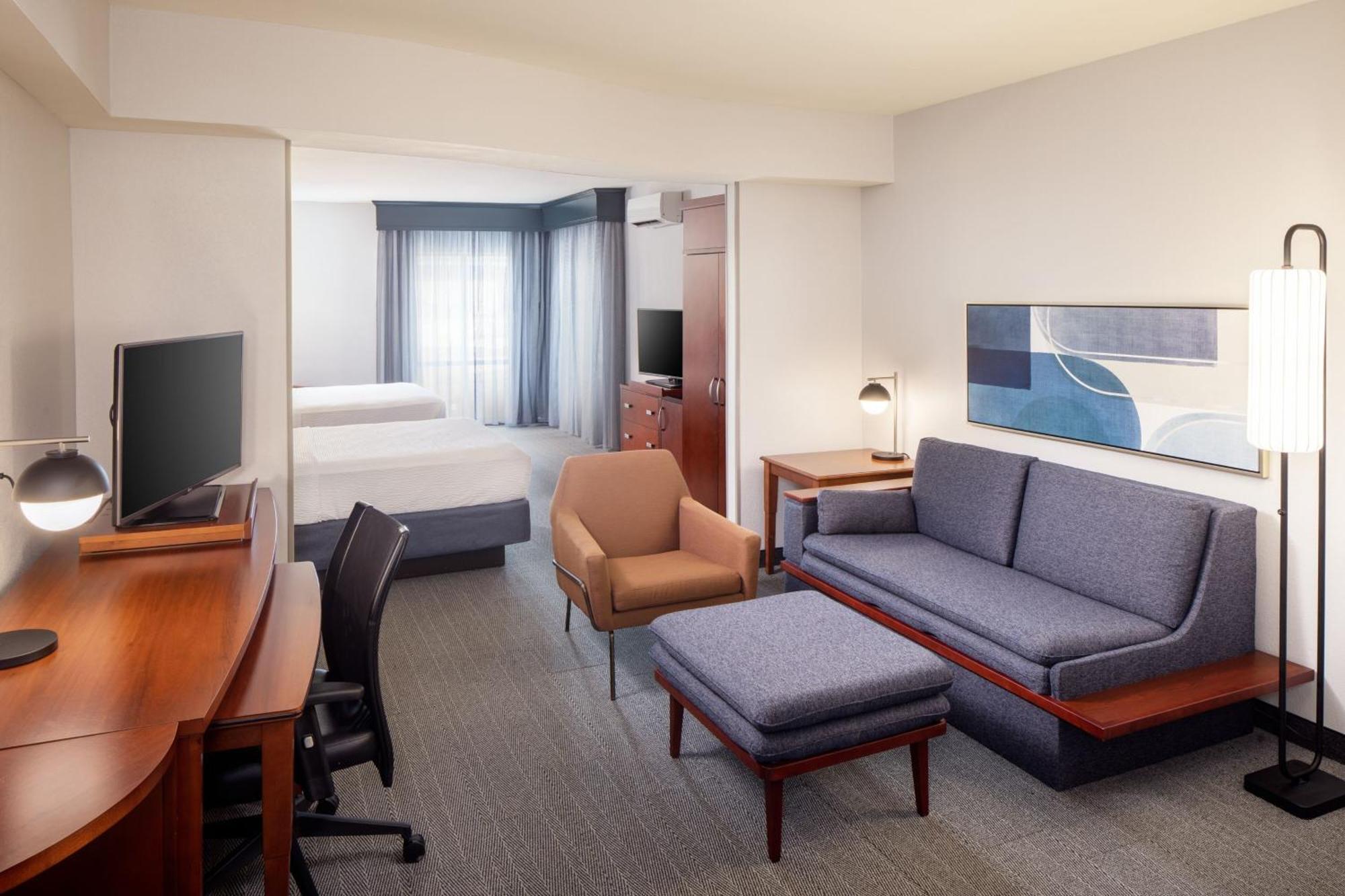 Отель Courtyard By Marriott Charleston Downtown/Civic Center Экстерьер фото
