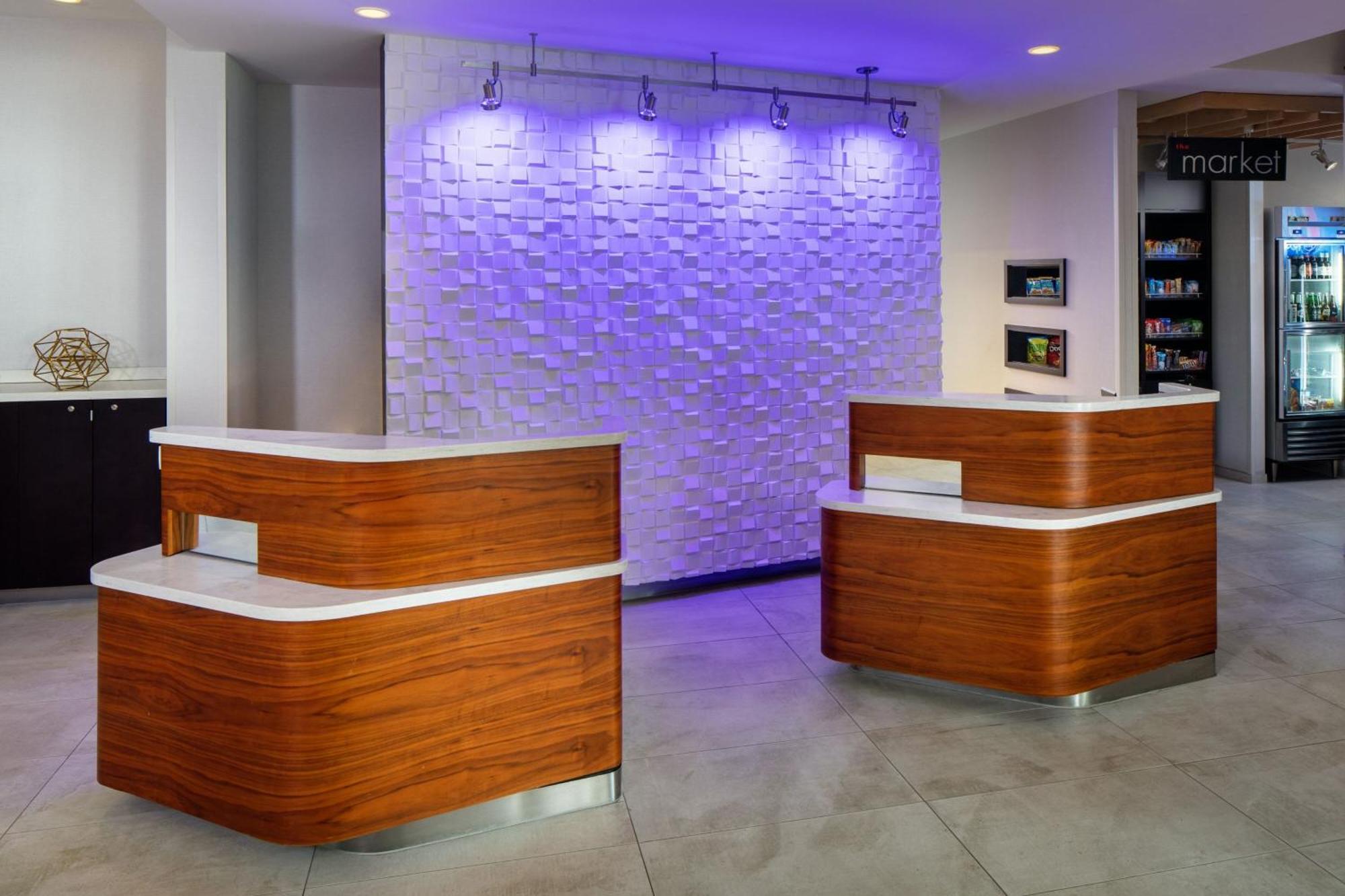 Отель Courtyard By Marriott Charleston Downtown/Civic Center Экстерьер фото