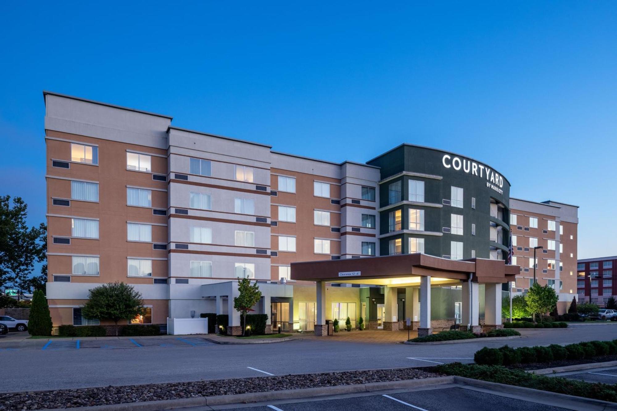 Отель Courtyard By Marriott Charleston Downtown/Civic Center Экстерьер фото