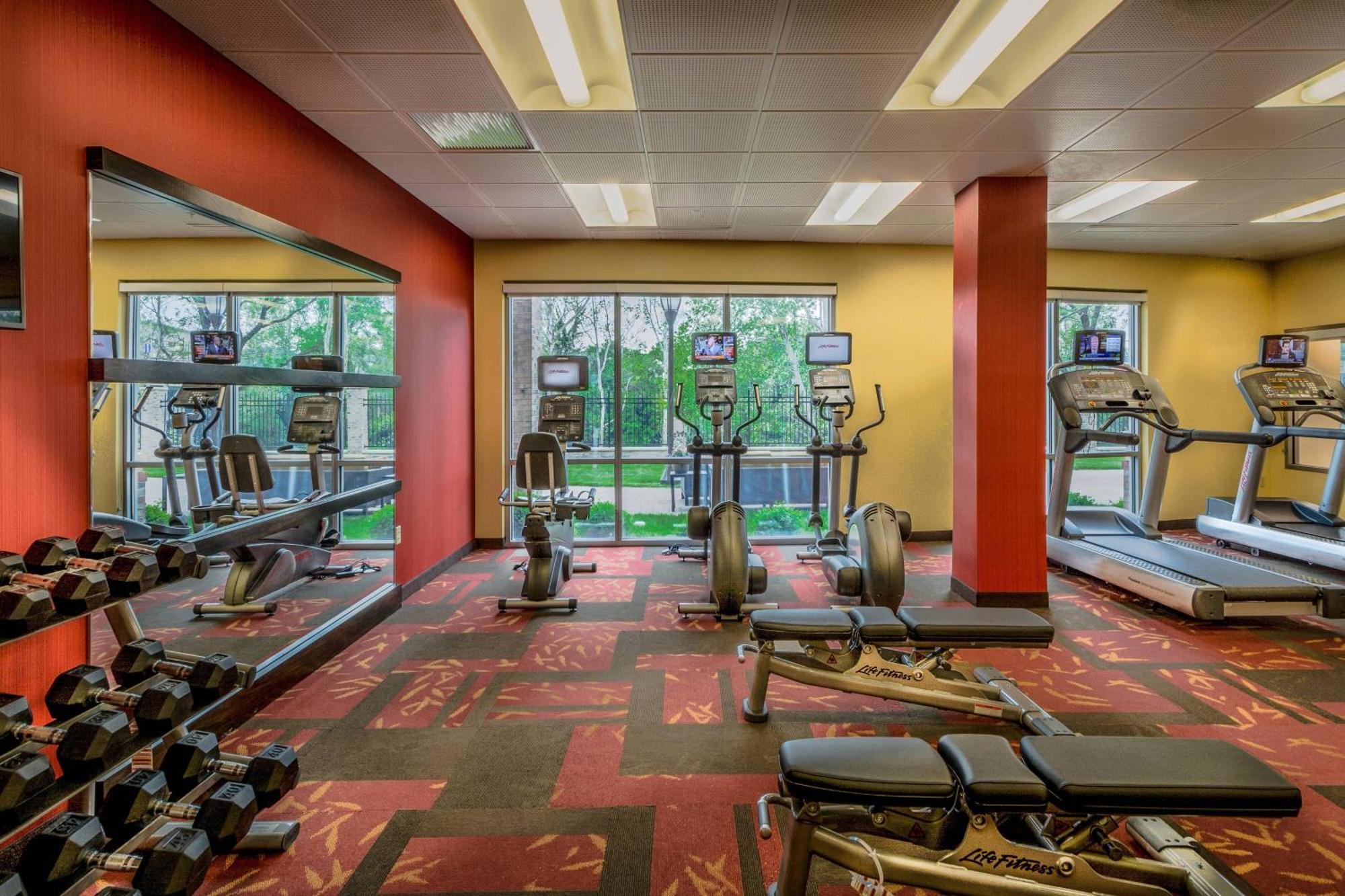 Отель Courtyard By Marriott Charleston Downtown/Civic Center Экстерьер фото
