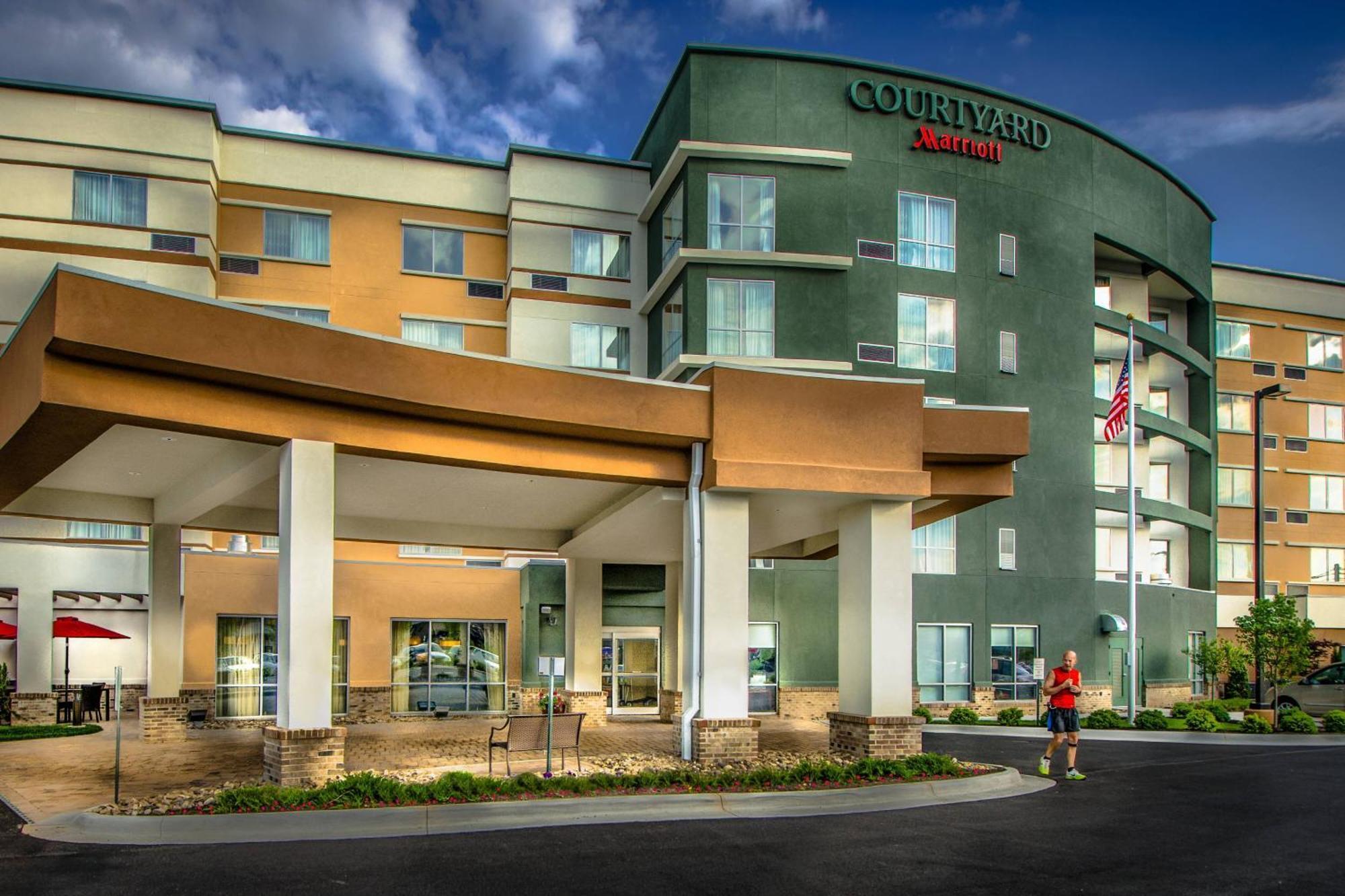 Отель Courtyard By Marriott Charleston Downtown/Civic Center Экстерьер фото