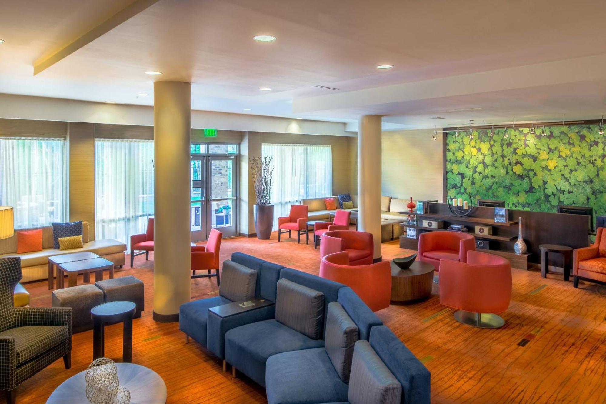 Отель Courtyard By Marriott Charleston Downtown/Civic Center Экстерьер фото