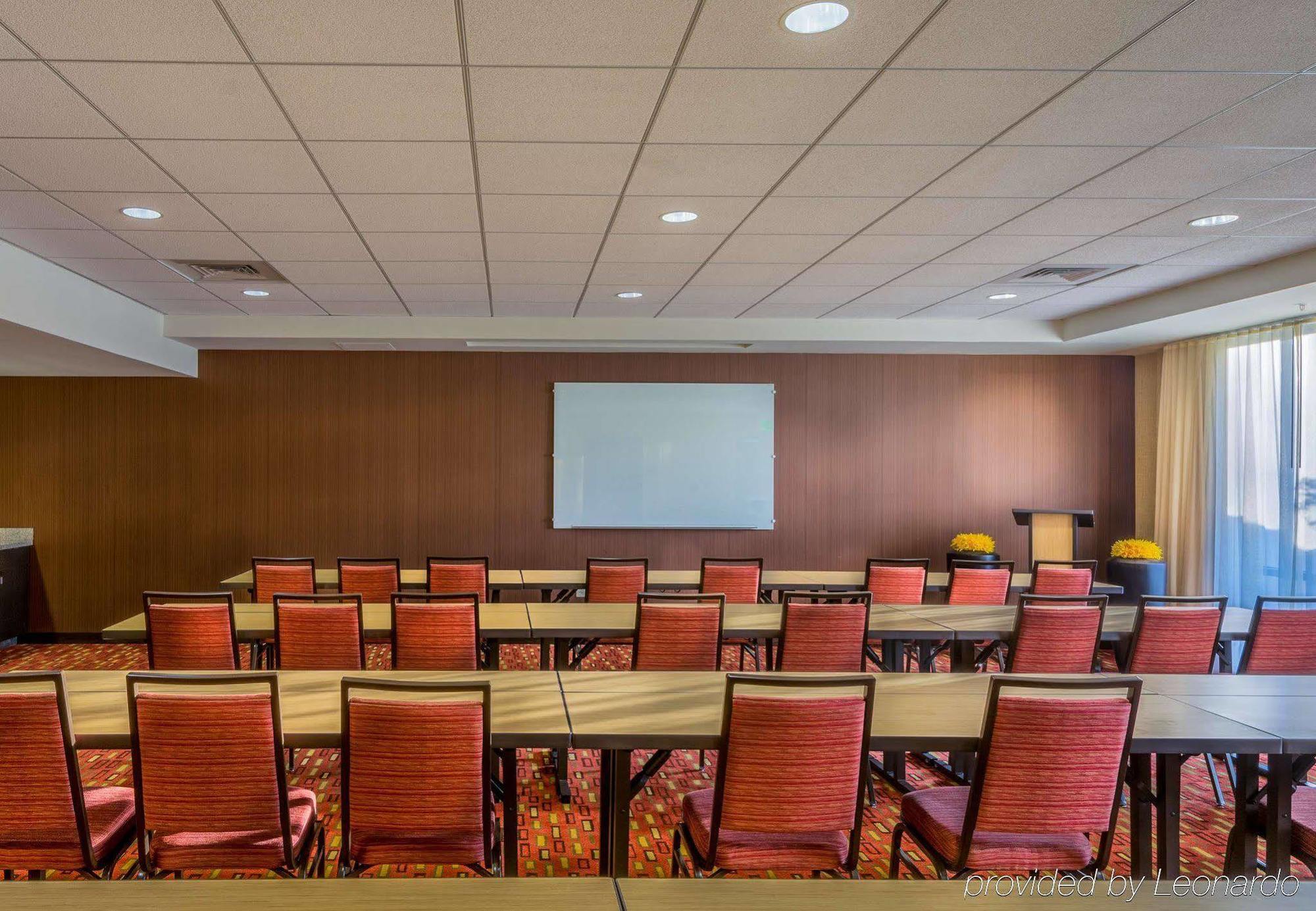 Отель Courtyard By Marriott Charleston Downtown/Civic Center Экстерьер фото